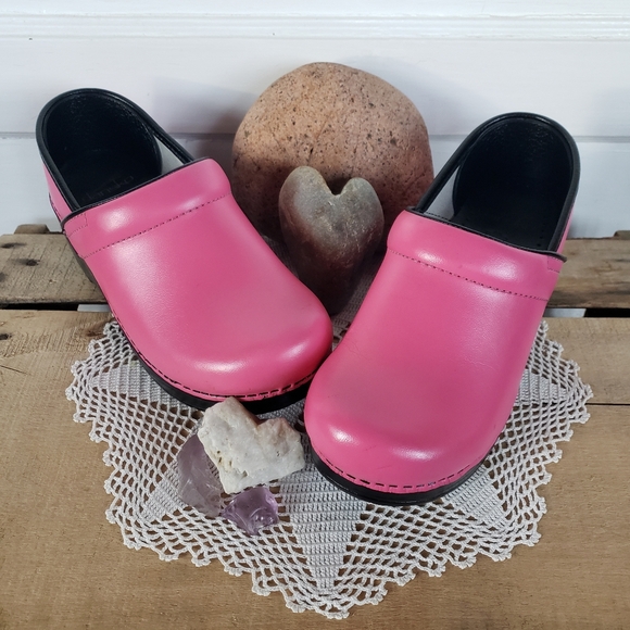 Dansko Shoes - PetaL Pink Dansko Pro Clogs Azalea Floral Boho Wicked Cottage Girlhood Glinda 🌸